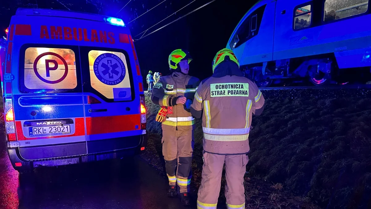 Kolbuszowska policja o potrąceniu przez szynobus w Widełce. Ranny mężczyzna trafił do szpitala - Zdjęcie główne