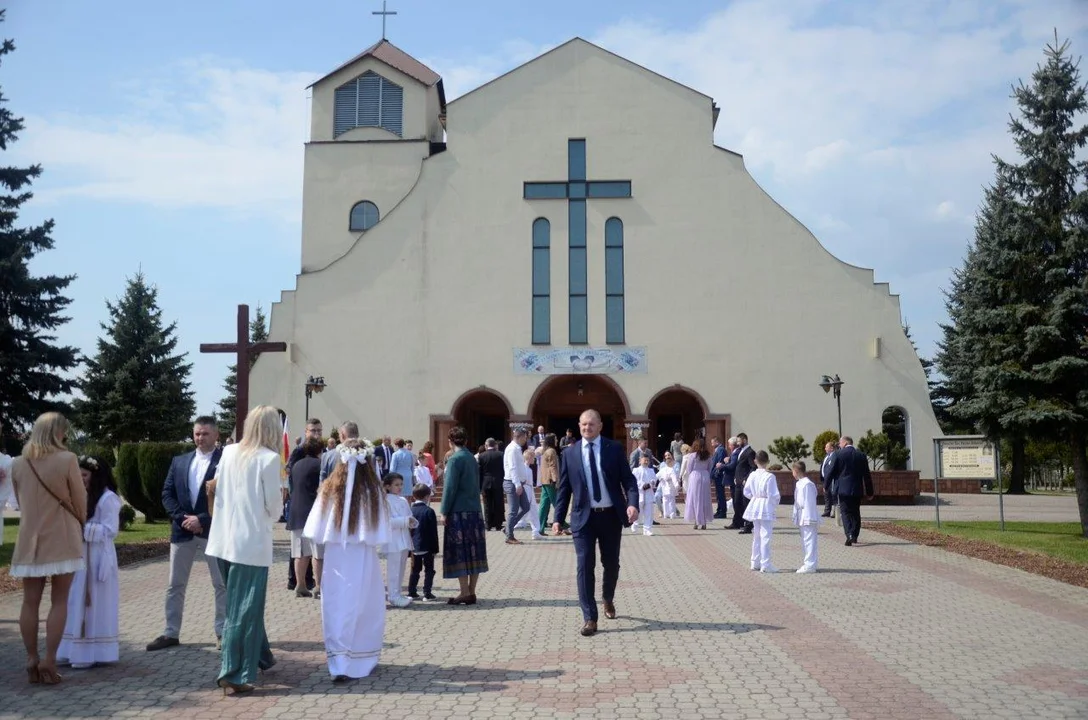 Pierwsza Komunia Święta w kościele Brata Alberta w Kolbuszowej [ZDJĘCIA] - Zdjęcie główne