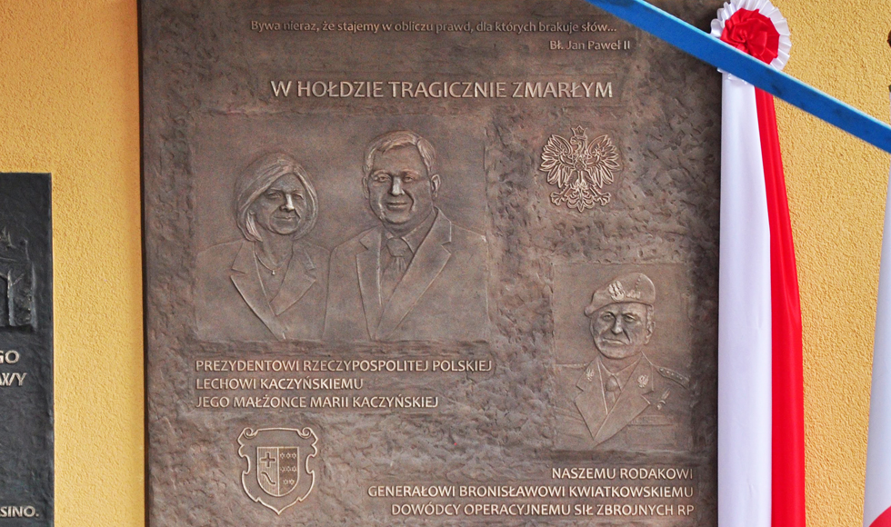 Pamiątkowa tablica na budynku ZST w Kolbuszowej.