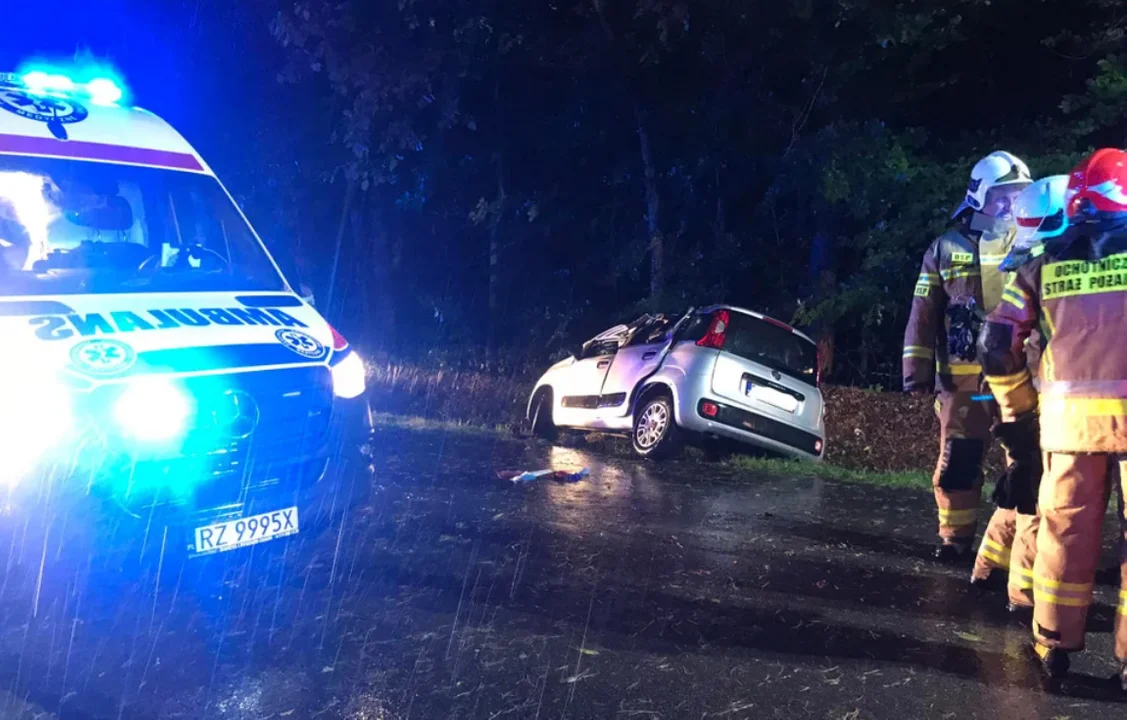 Policja o śmiertelnym wypadku w Przewrotnem. Nie żyje 25-letni mężczyzna. Jechał w kierunku Raniżowa - Zdjęcie główne