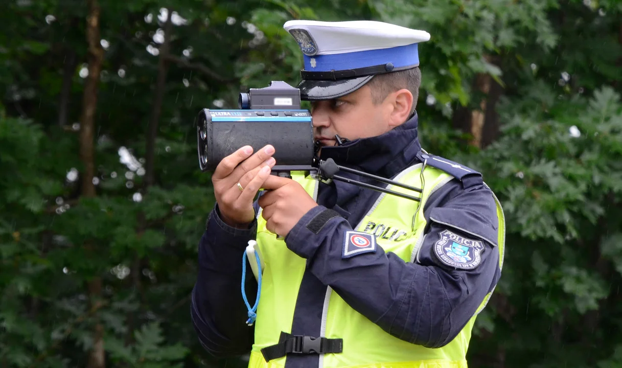 Tutaj w najbliższych dniach spotkasz policjanta z "suszarką" w powiecie kolbuszowskim. Nowe zgłoszenia na mapie zagrożeń - Zdjęcie główne