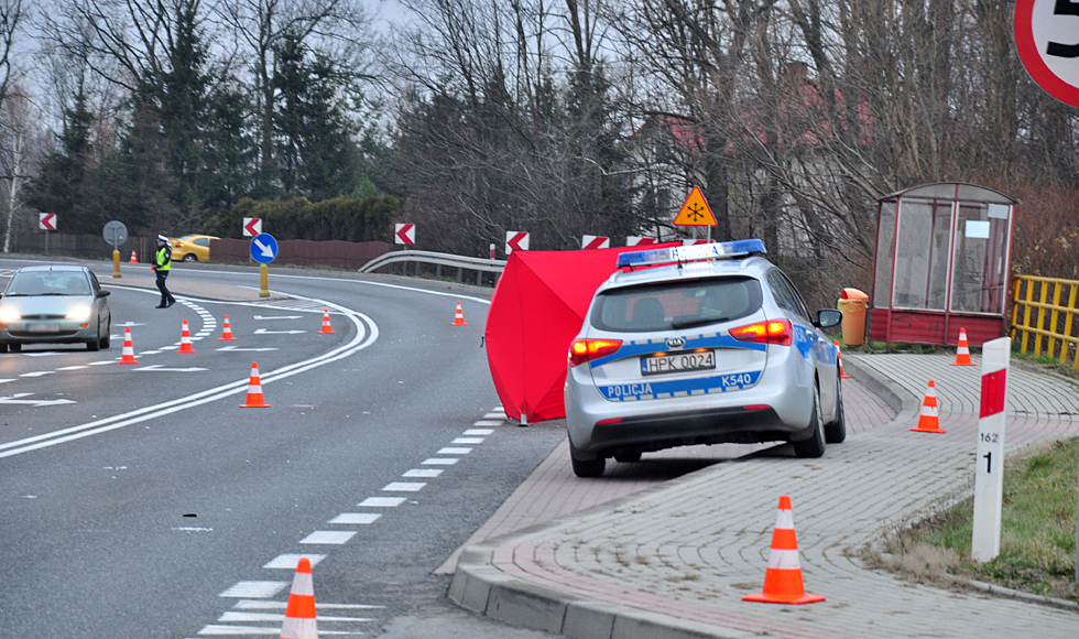 W Zarębkach (gm. Kolbuszowa) zginął 65-letni mężczyzna. Do tragedii doszło na tzw. zakręcie śmierci | ZDJĘCIA | - Zdjęcie główne