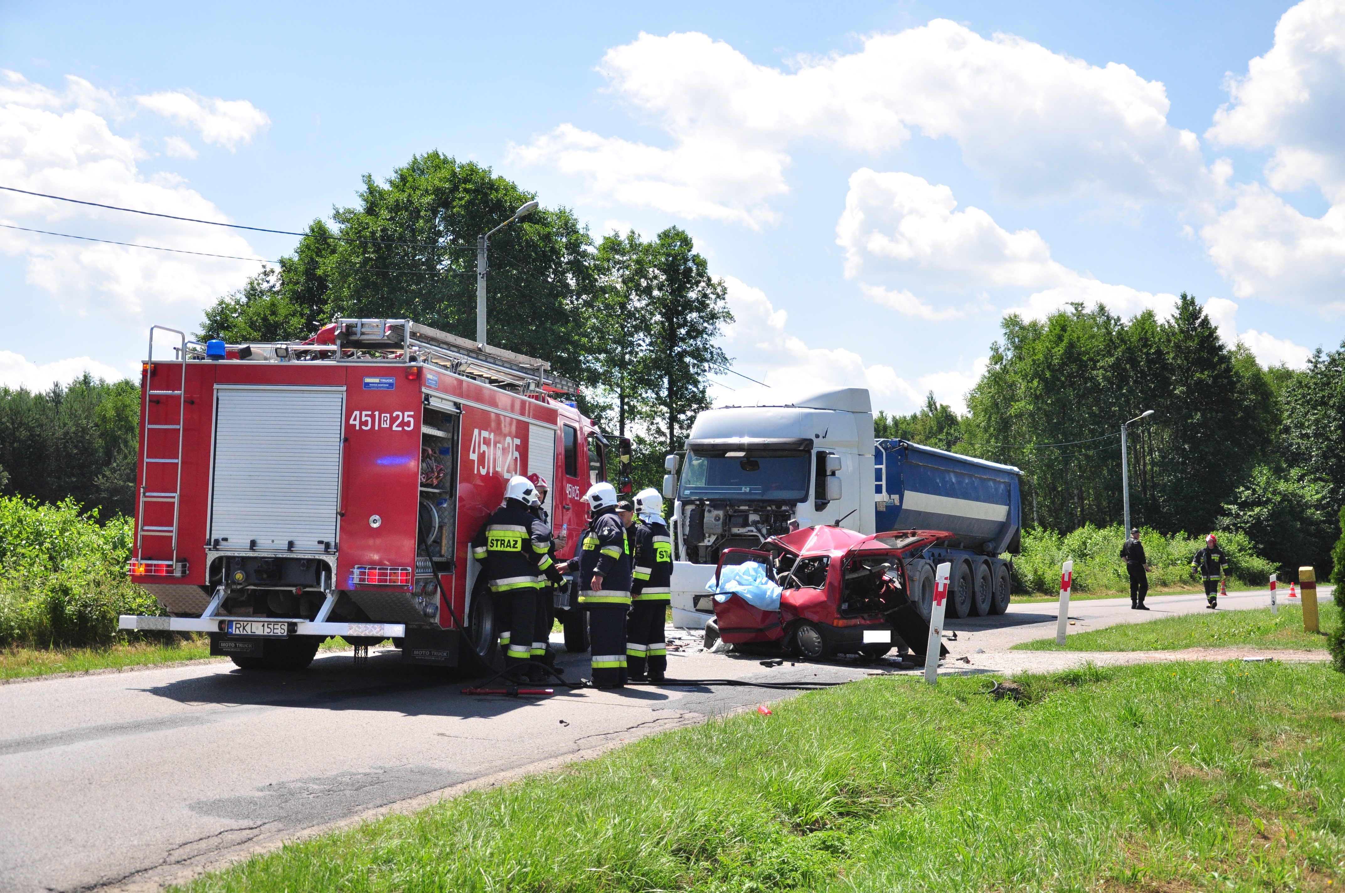 W Bukowcu koło Kolbuszowej ciężarówka zderzyła się z cinquecento. Nie żyje jedna osoba - Zdjęcie główne