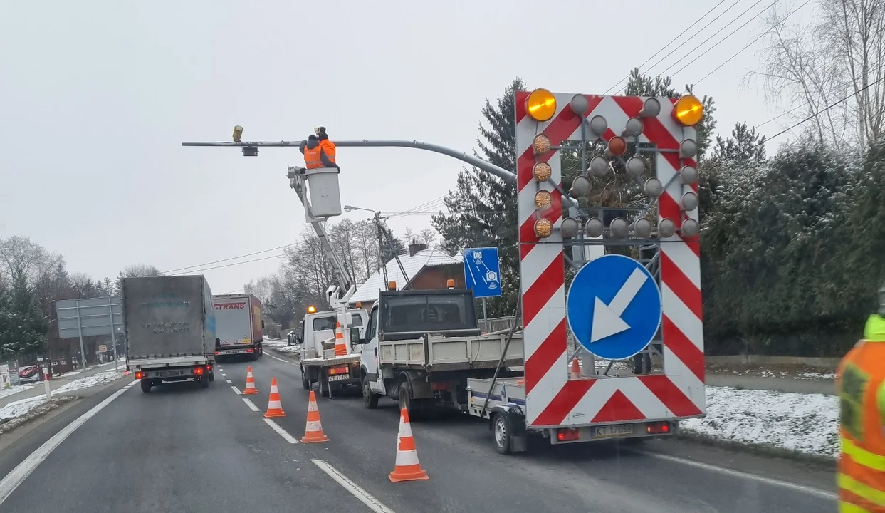 Nowe urządzenia na bramkach odcinkowego pomiaru prędkości w Kolbuszowej Górnej. Co to takiego? - Zdjęcie główne