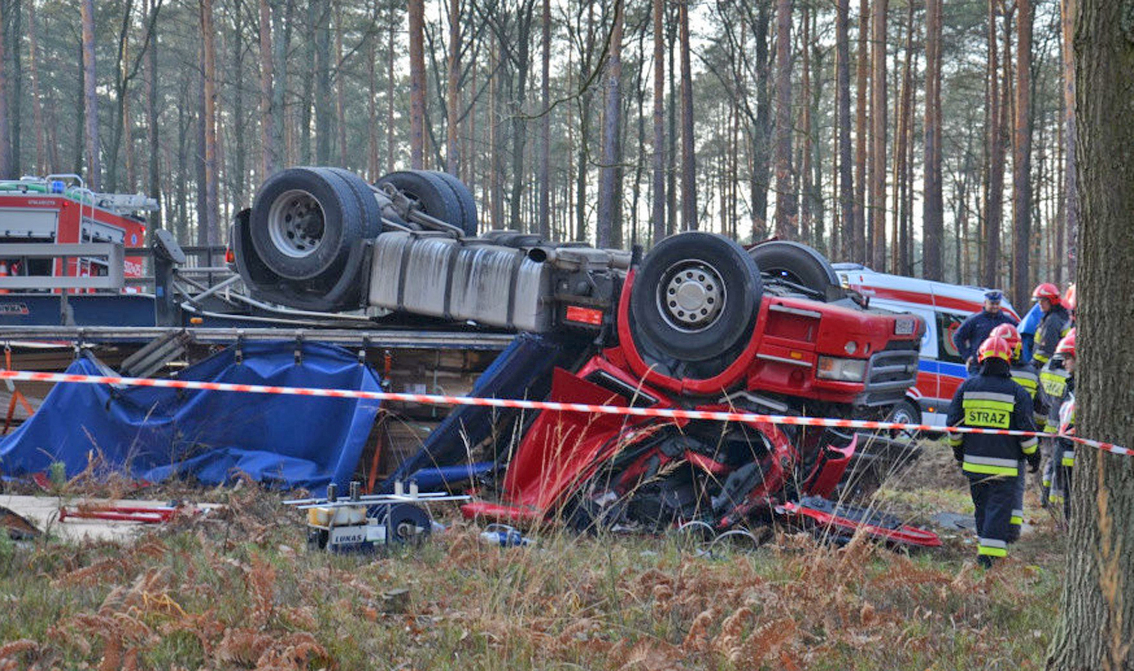 Z REGIONU. Ciężarówka dachowała na obwodnicy Mielca  - Zdjęcie główne