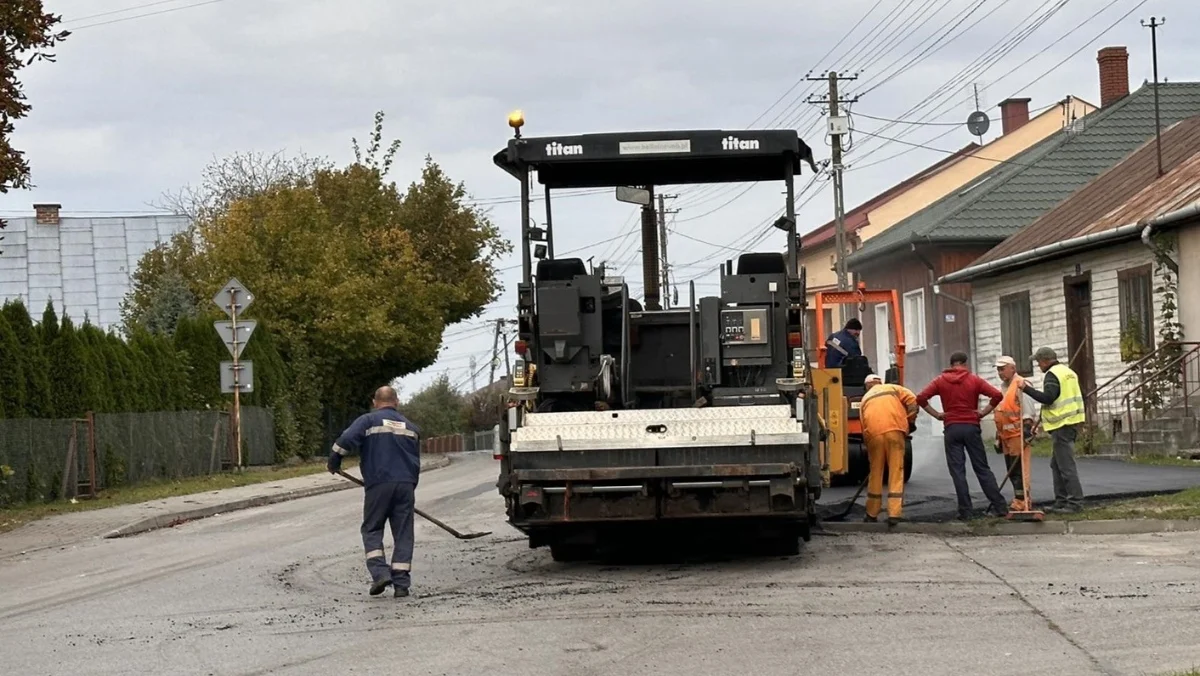 Kilometr dróg do remontu w gminie Majdan Królewski za milion złotych. O jakich traktach mowa? - Zdjęcie główne