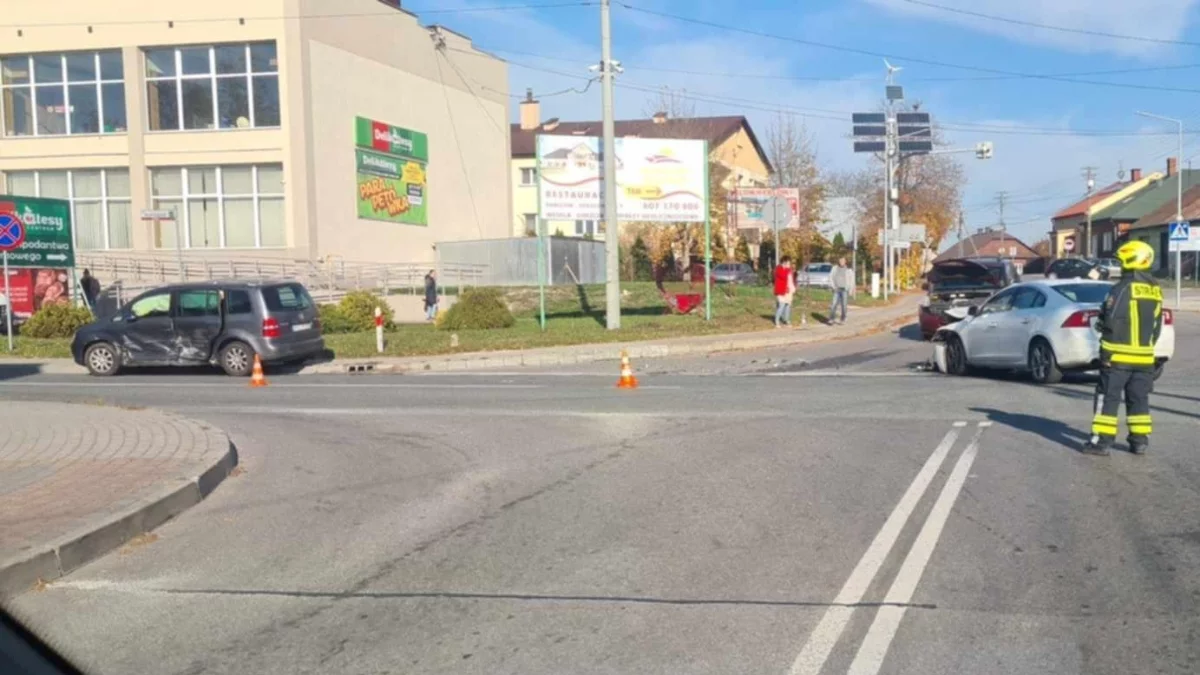 Wypadek w Raniżowie. Zderzyły się trzy samochody, jedna osoba została ranna - Zdjęcie główne