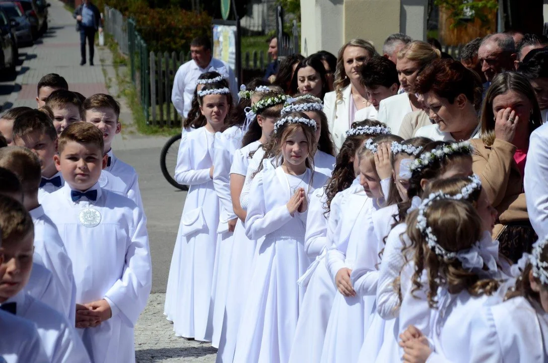 Pierwsza Komunia Święta w Raniżowie. 34 dzieci przyjęło sakrament [ZDJĘCIA] - Zdjęcie główne