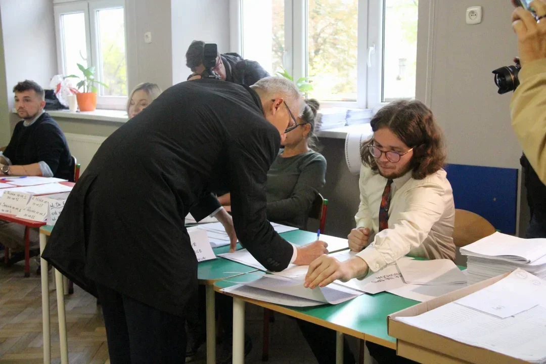 Wybory samorządowe. Chcesz zostać członkiem obwodowej komisji wyborczej? Sprawdź, gdzie się zgłosić - Zdjęcie główne