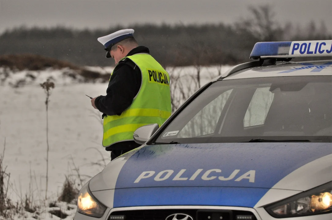 Samochodem w przepust, zderzenie na łuku drogi i stłuczki na parkingu. Kolbuszowska policja podsumowała ostatni tydzień - Zdjęcie główne