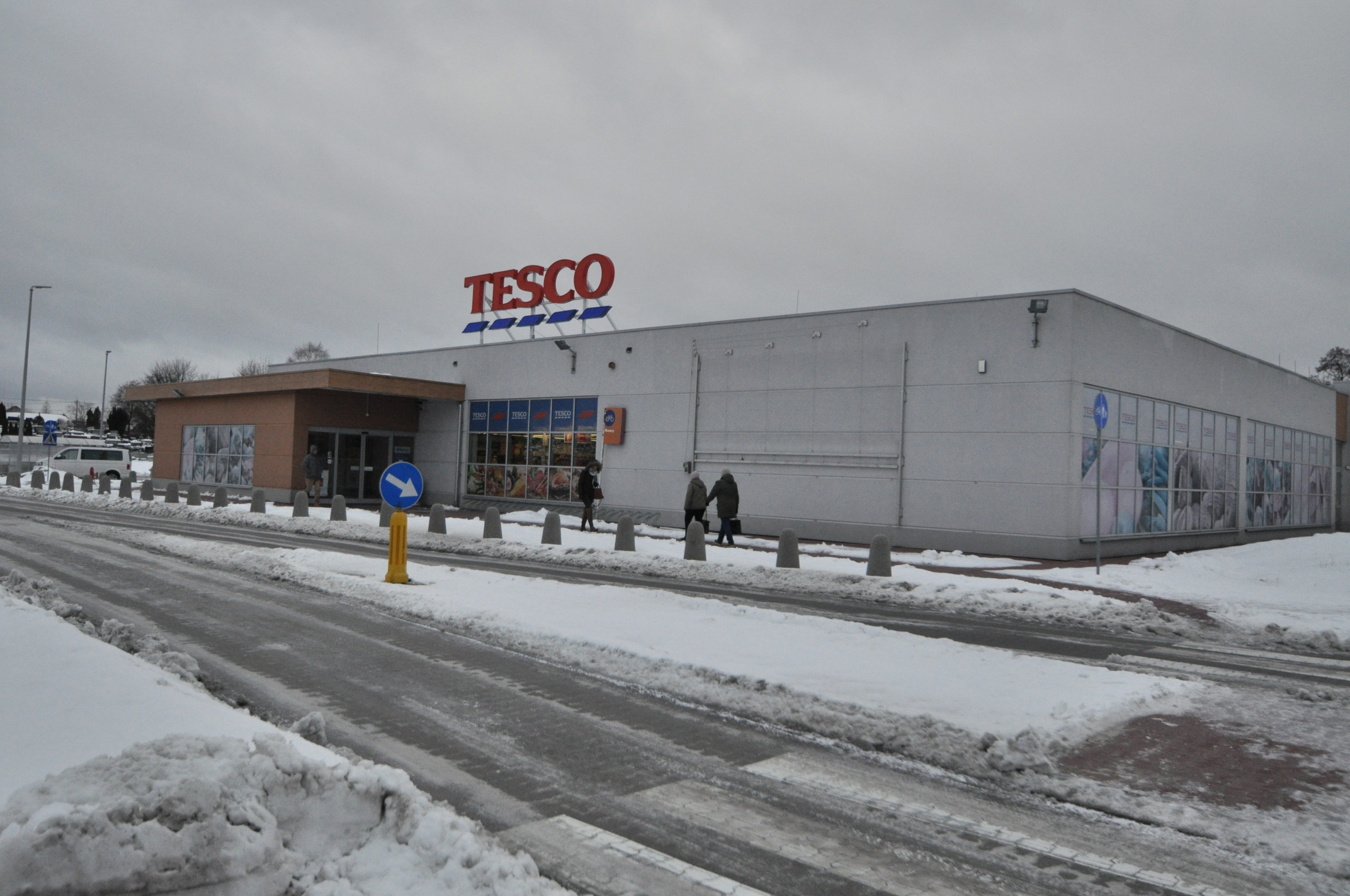 Tesco w Kolbuszowej ogłosiło likwidację. - Czujemy niepewność przed jutrem, bo nie wiemy, co dalej z nami będzie - mówi pracownica supermarketu - Zdjęcie główne