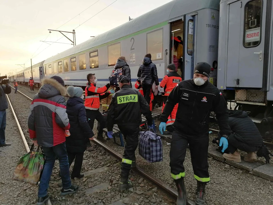 Kolbuszowscy strażacy na granicy z Ukrainą pomagają uchodźcom [ZDJĘCIA] - Zdjęcie główne