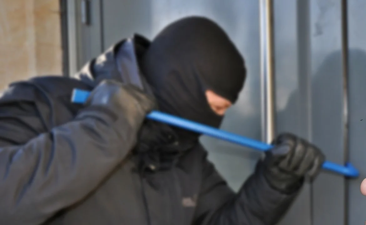 Złodzieje okradli dom w Mechowcu. Kolbuszowscy policjanci szukają włamywaczy - Zdjęcie główne