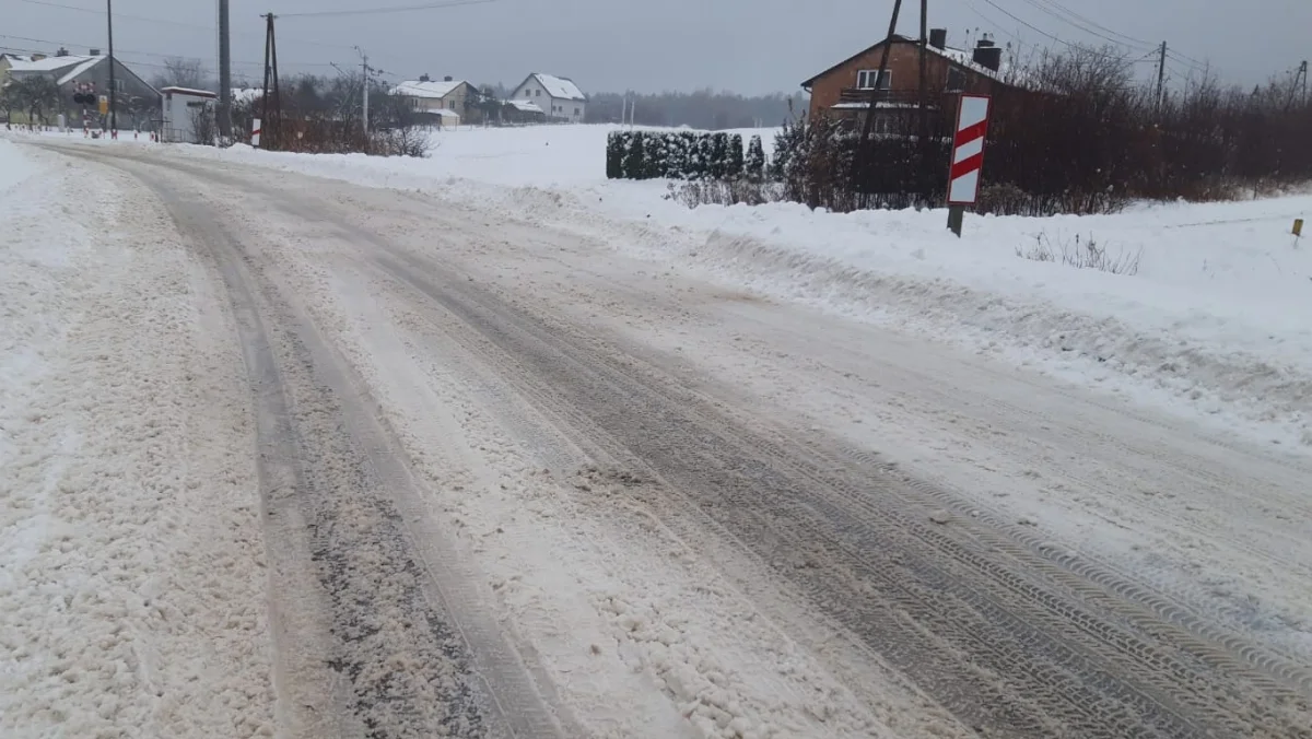 "Lód trzeba kuć kilofem", "Auto szoruje po śniegu podwoziem". Tak stan dróg w powiecie kolbuszowskim komentują nasi Czytelnicy [ZDJĘCIA] - Zdjęcie główne