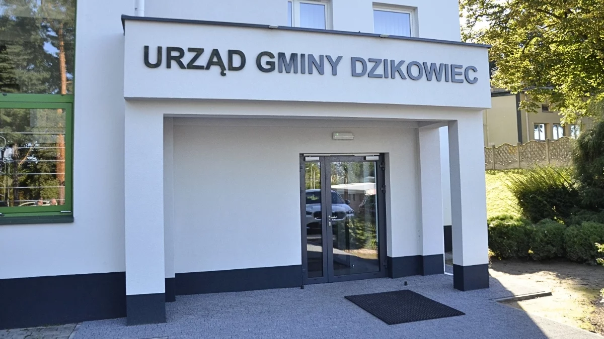 Na kanalizację, drogi i kościoły. Co w budżecie gminy Dzikowiec na 2025 rok? - Zdjęcie główne