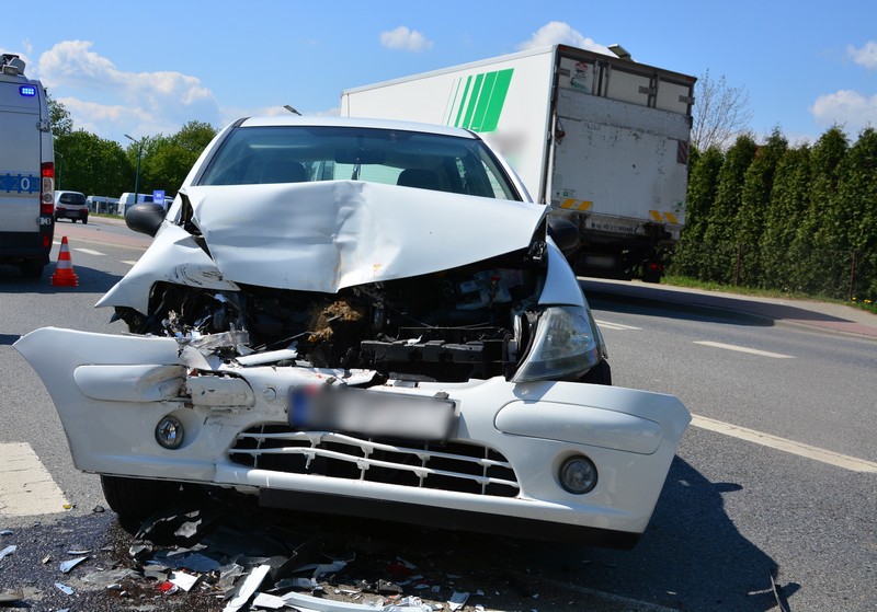 Z PODKARPACIA. Dwie osoby trafiły do szpitala w wyniku zderzenia citroena z autobusem [ZDJĘCIA] - Zdjęcie główne