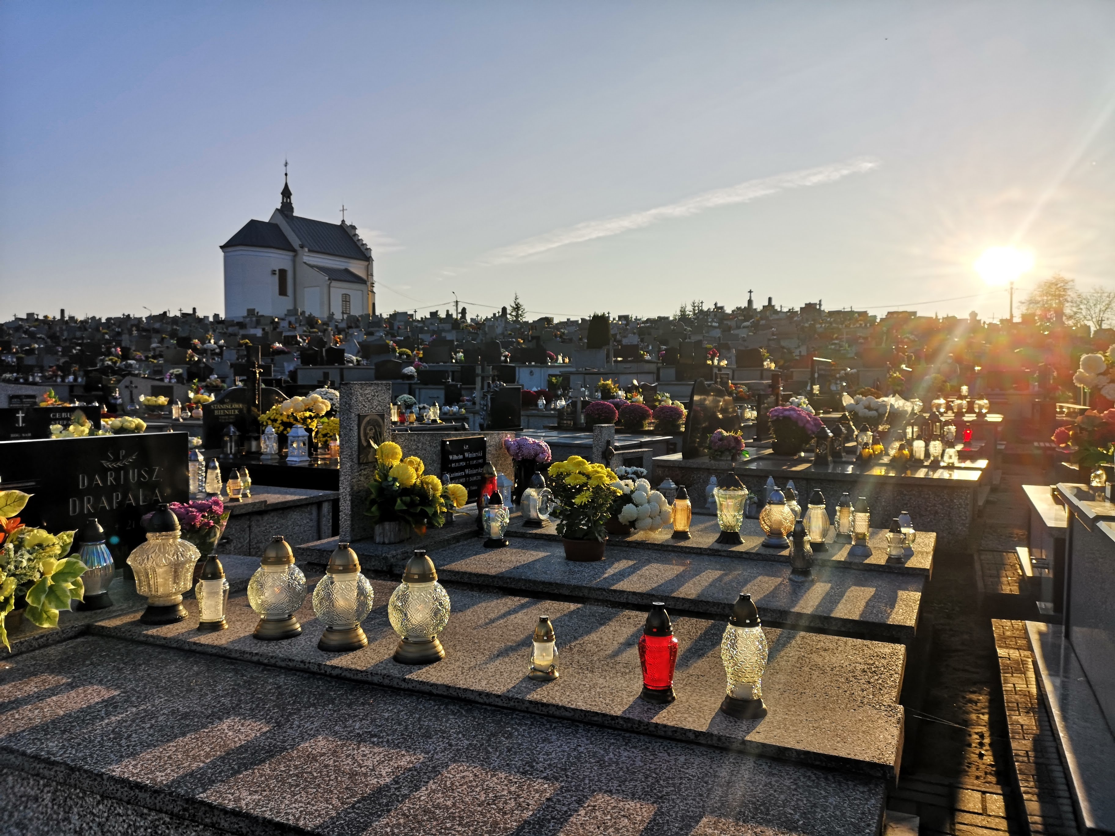 Kolbuszowskie cmentarze w dzień Wszystkich Świętych [FOTO] - Zdjęcie główne