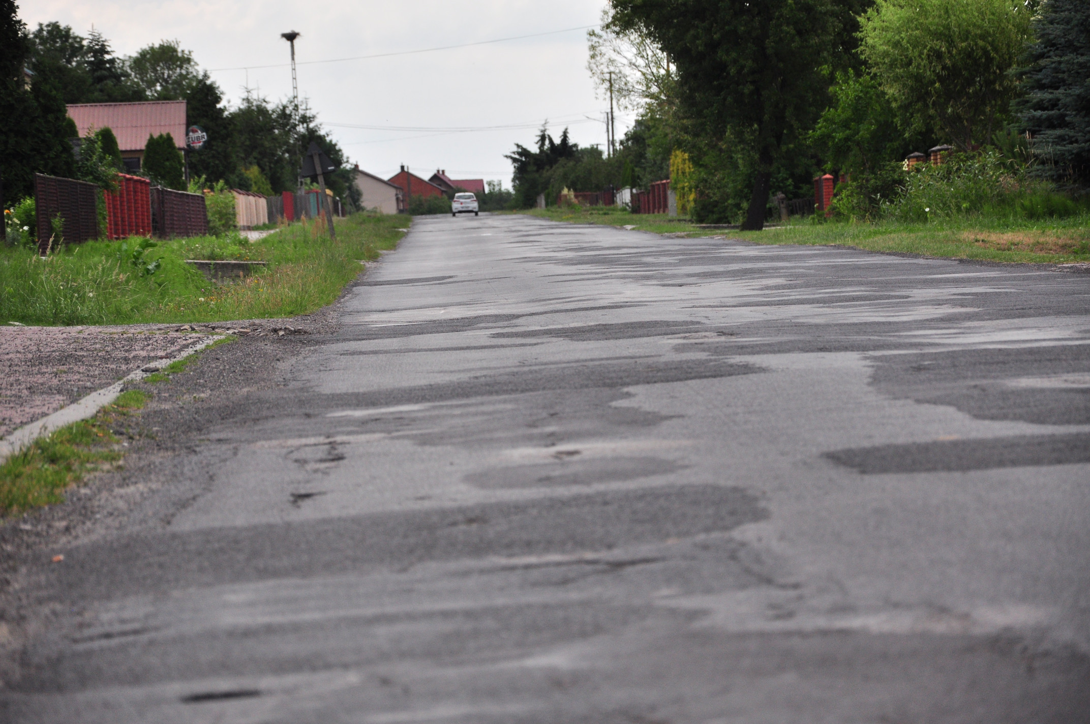 Gmina Raniżów. Zarząd Dróg Powiatowych w Kolbuszowej ogłosił przetarg na remont odcinka "powiatówki" w Woli Raniżowskiej. Droga zostanie przebudowana, ale pod jednym warunkiem  - Zdjęcie główne