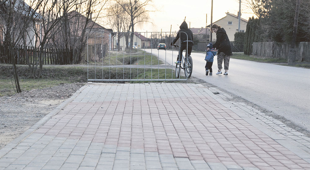 Chodnik na odpust - Zdjęcie główne