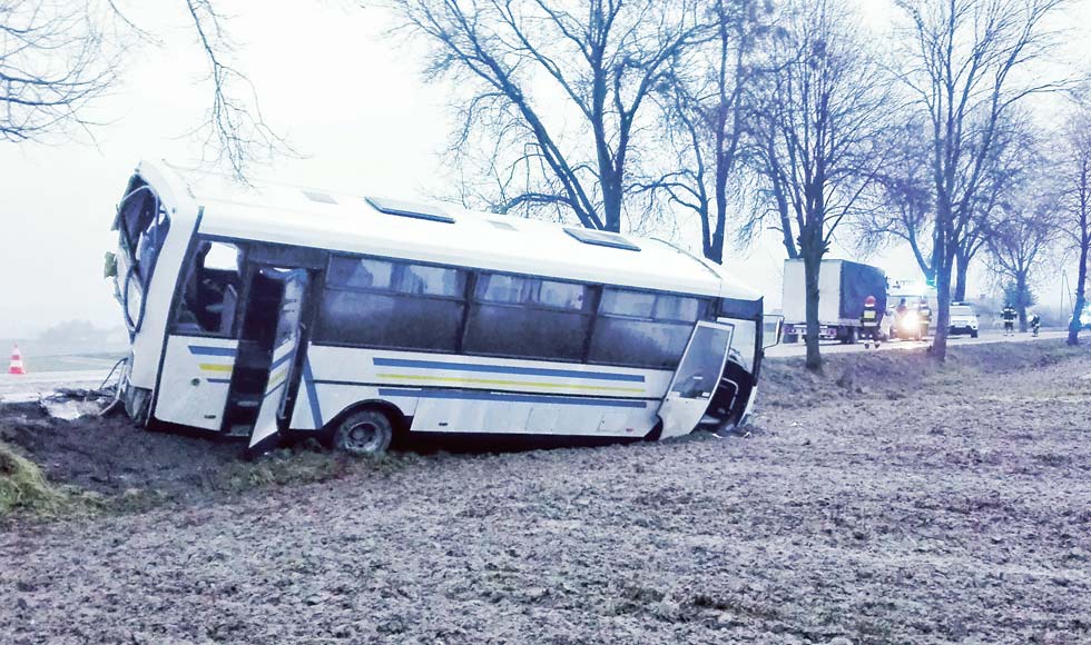 Tragiczny finał wypadku w Olchowcu. W autobus uderzył samochód dostawczy kierowany przez mieszkańca gminy Kolbuszowa - Zdjęcie główne