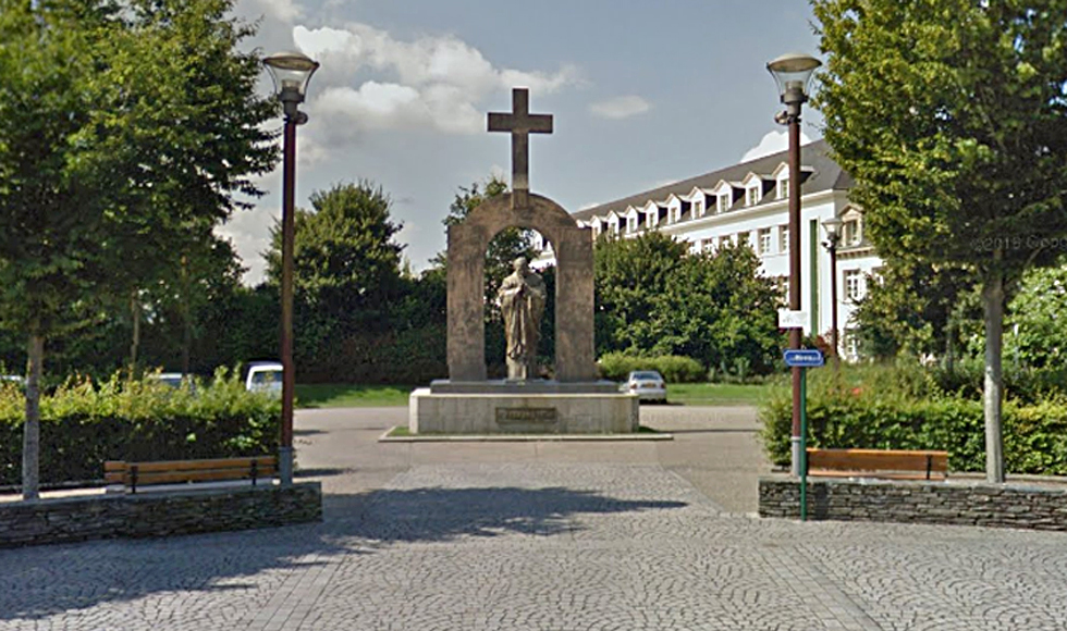 Kolbuszowa: starosta Józef Kardyś deklaruje chęć przyjęcia pomnika Jana Pawła II z Ploërmel  - Zdjęcie główne
