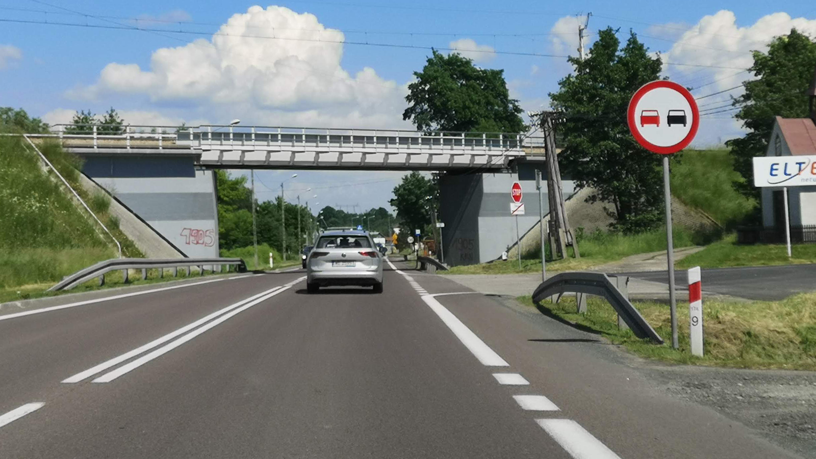 Trakt dla pieszych będzie kontynuowany do Widełki - zakończy się przed wiaduktem.