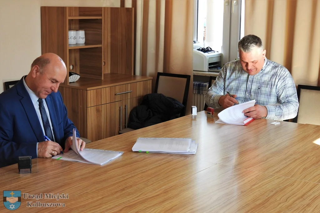 Podpisano umowy na przebudowę dróg w gminie Kolbuszowa. Których?  - Zdjęcie główne