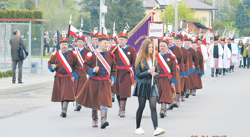 Ogólnopolska parada w Dzikowcu - Zdjęcie główne