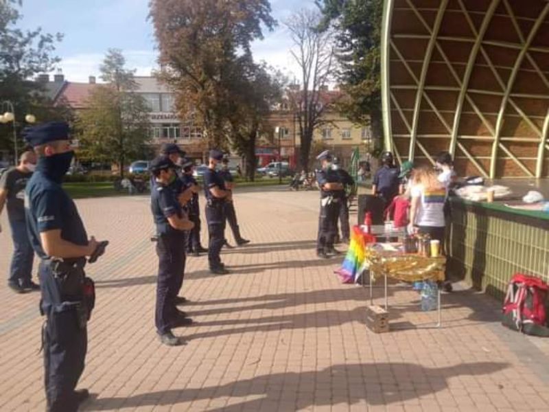 Podkarpacie. Burmistrz Dębicy wyprosił aktywistki LGBT z rynku - Zdjęcie główne