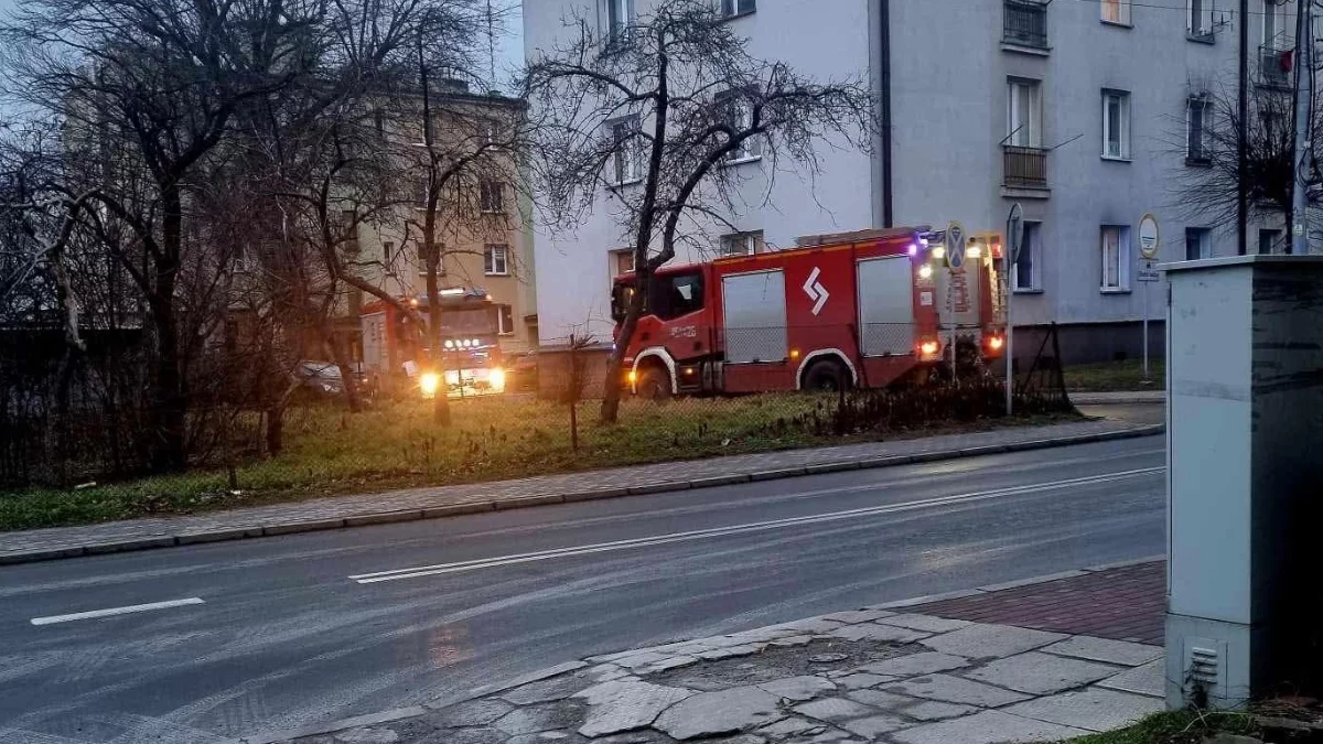 Straż pożarna interweniowała w blokach przy ul. Piłsudskiego w Kolbuszowej. Co tam się działo? - Zdjęcie główne