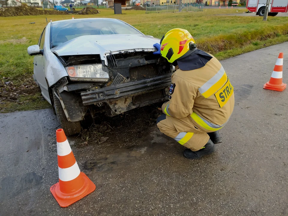 Wypadek na drodze powiatowej w Kupnie [ZDJĘCIA] - Zdjęcie główne