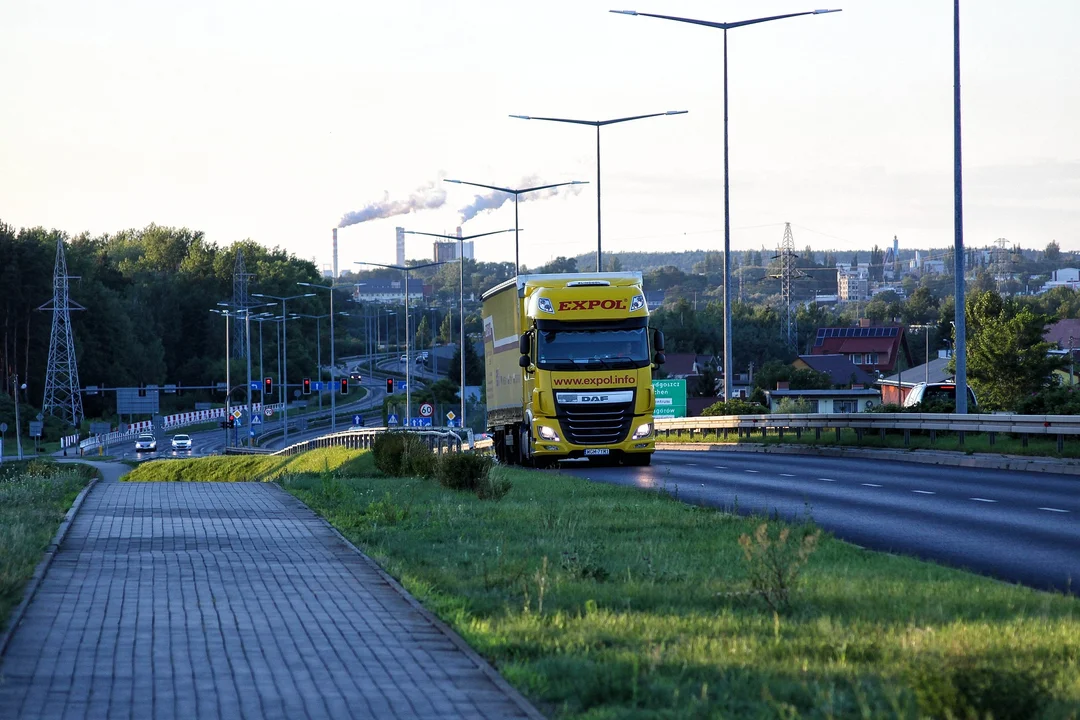 - Nie możemy przechodzić obojętnie obok każdej podwyżki nałożonej na przedsiębiorców - mówi właściciel firmy transportowej z Kolbuszowej - Zdjęcie główne