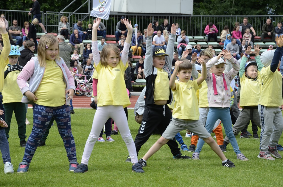 Piknik rodzinny na stadionie w Kolbuszowej. 