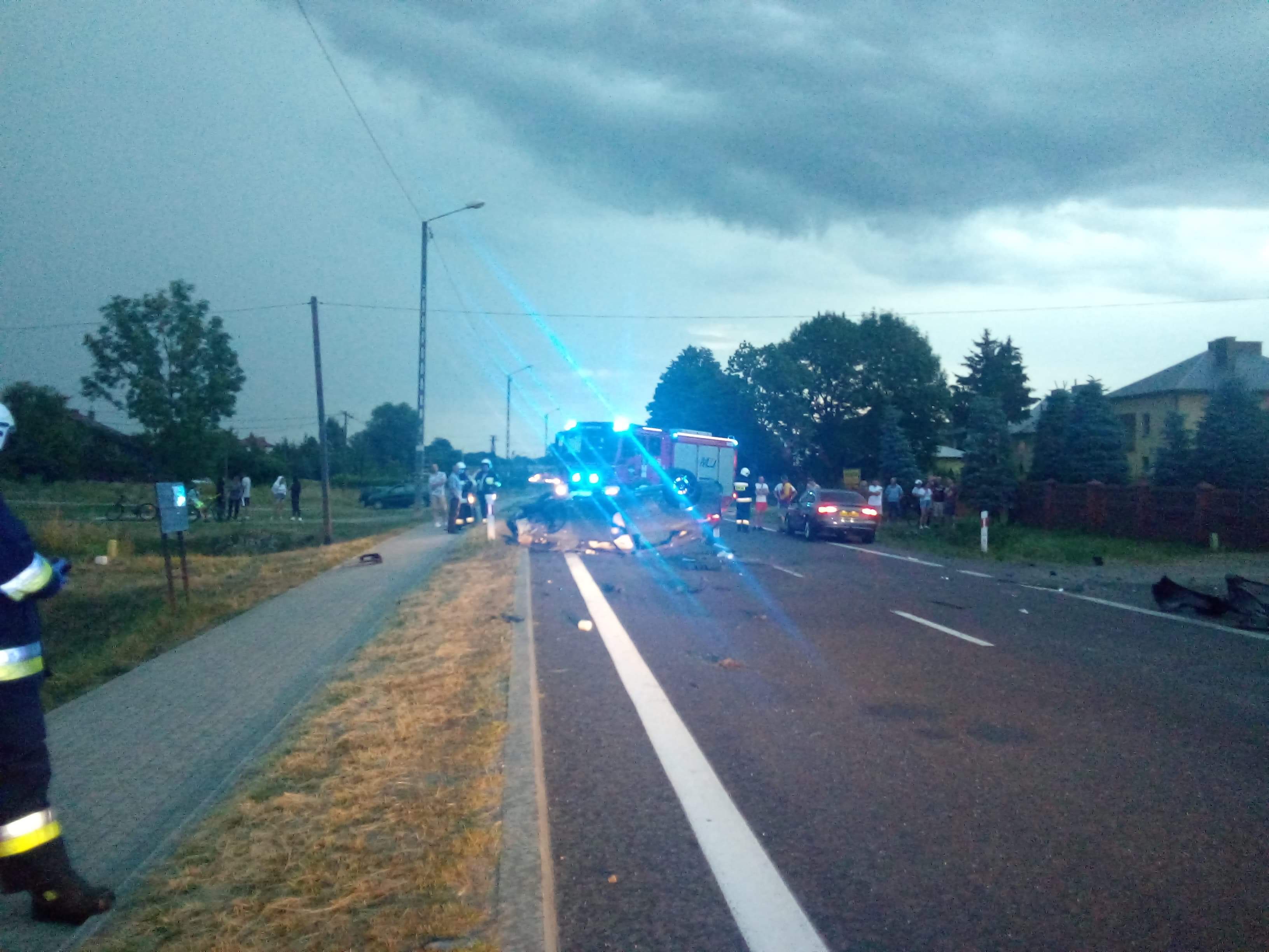 Wypadek w Widełce. Droga całkowice zablokowana [FOTO] - Zdjęcie główne