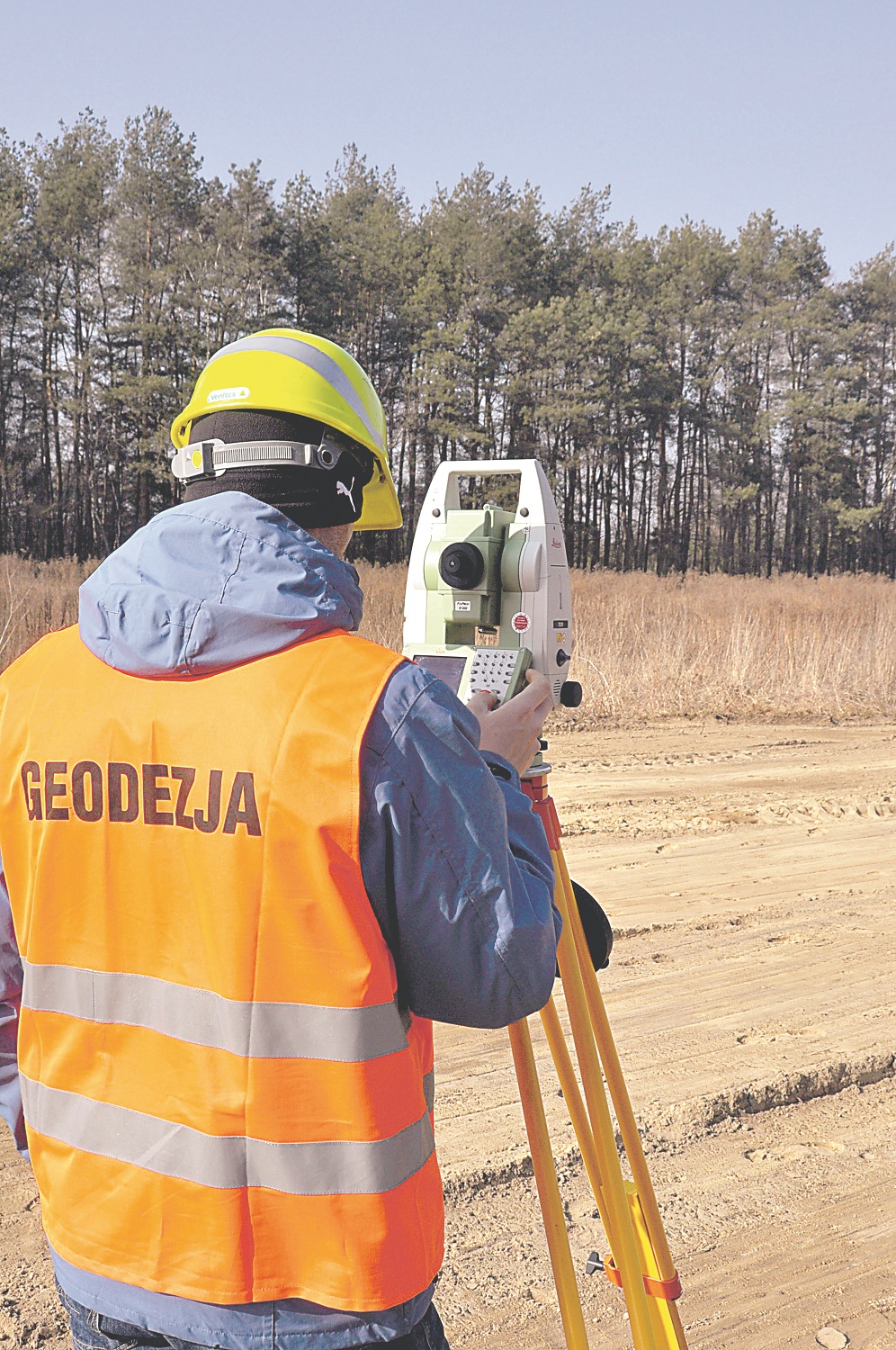 Powiat kolbuszowski. Trwa modernizacja ewidencji gruntow i budynków na terenie naszego powiatu. Geodeci pracują w terenie. Na co warto zwrócić uwagę? - Zdjęcie główne