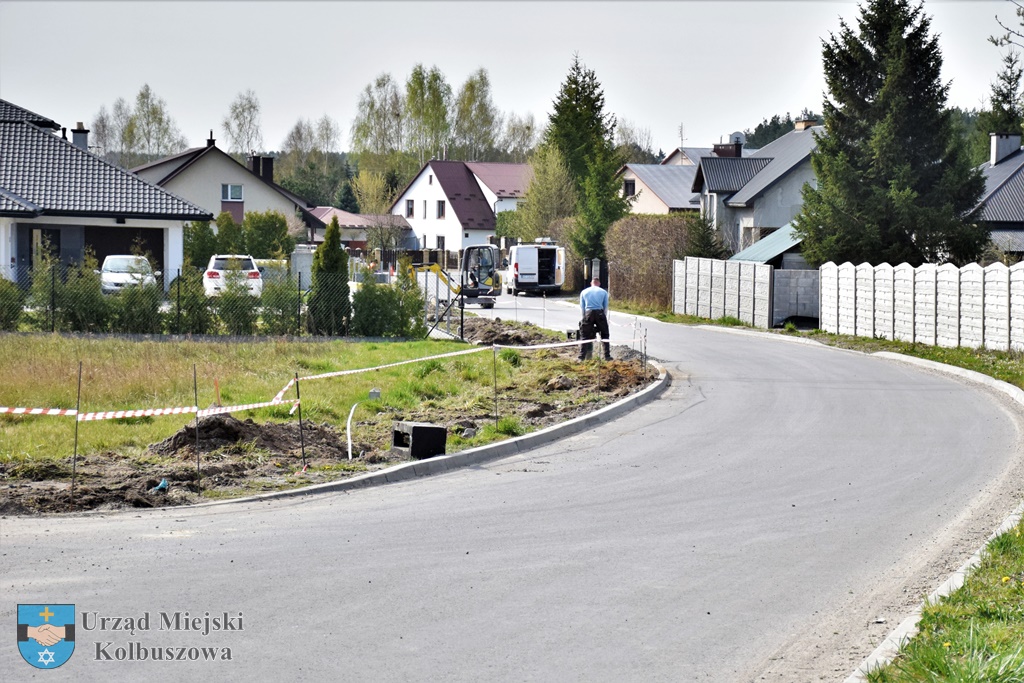 KOLBUSZOWA. Intensywne prace nad zniszczoną drogą [FOTO] - Zdjęcie główne