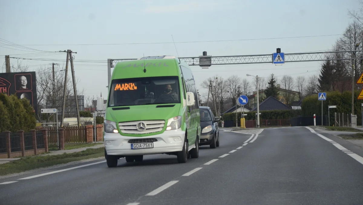 Zamiast opłaconym busem dzieci do szkoły podwozi rodzic. Mieszkańcy Majdanu Królewskiego krytycznie o przewoźniku Marcel-Bus - Zdjęcie główne