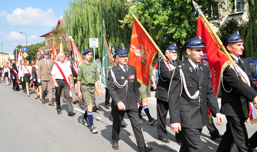 Kolbuszowa. Uczestnicy obchodów rocznic wrześniowych przemaszerowali przez miasto. Zobaczcie filmik  - Zdjęcie główne