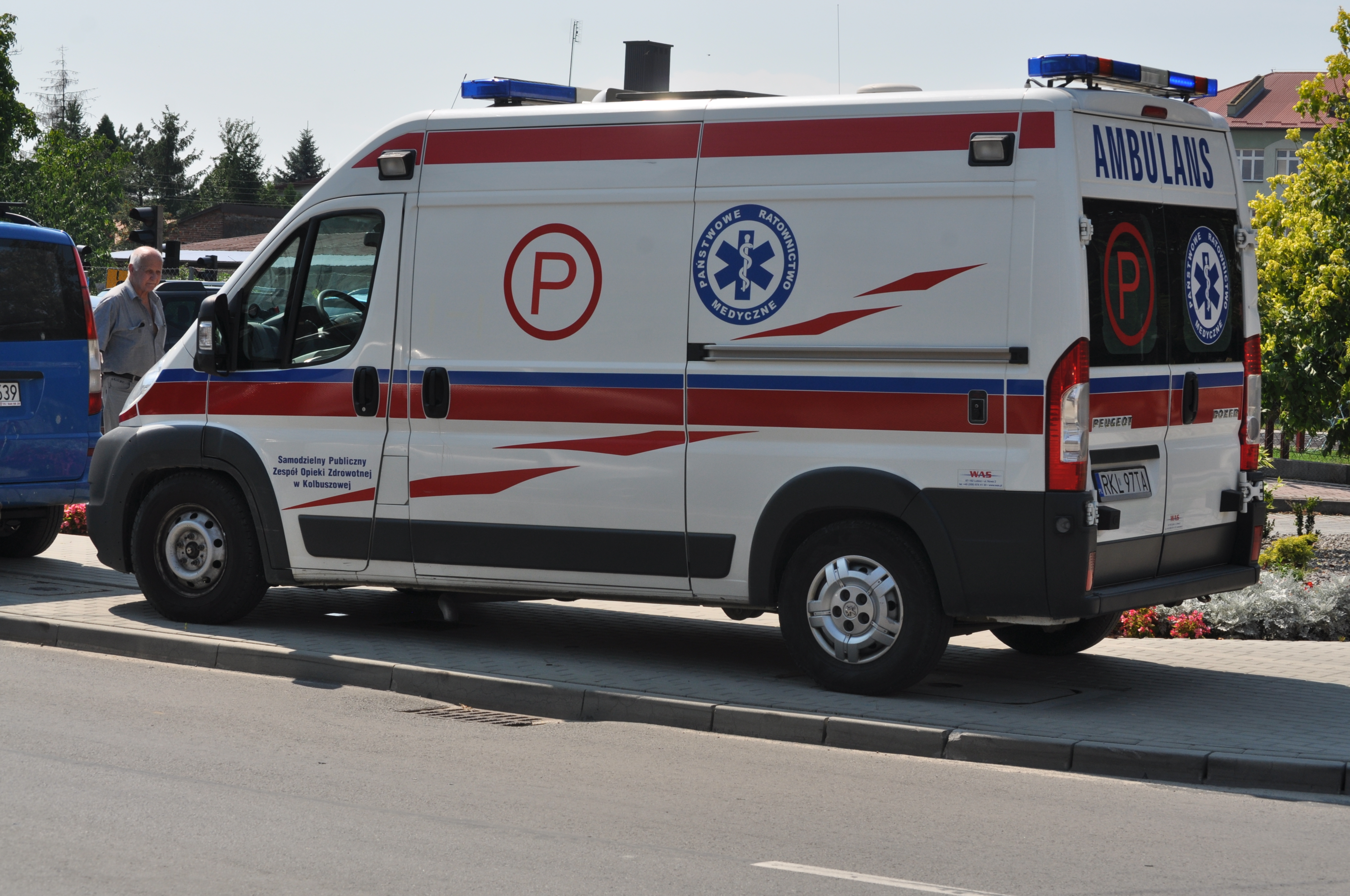 Podkarpacie. Pasażer autobusu zauważył leżącego na przystanku mężczyznę. Okazało się, że leżący 54-latek był bardzo wyziębiony oraz nietrzeźwy - Zdjęcie główne