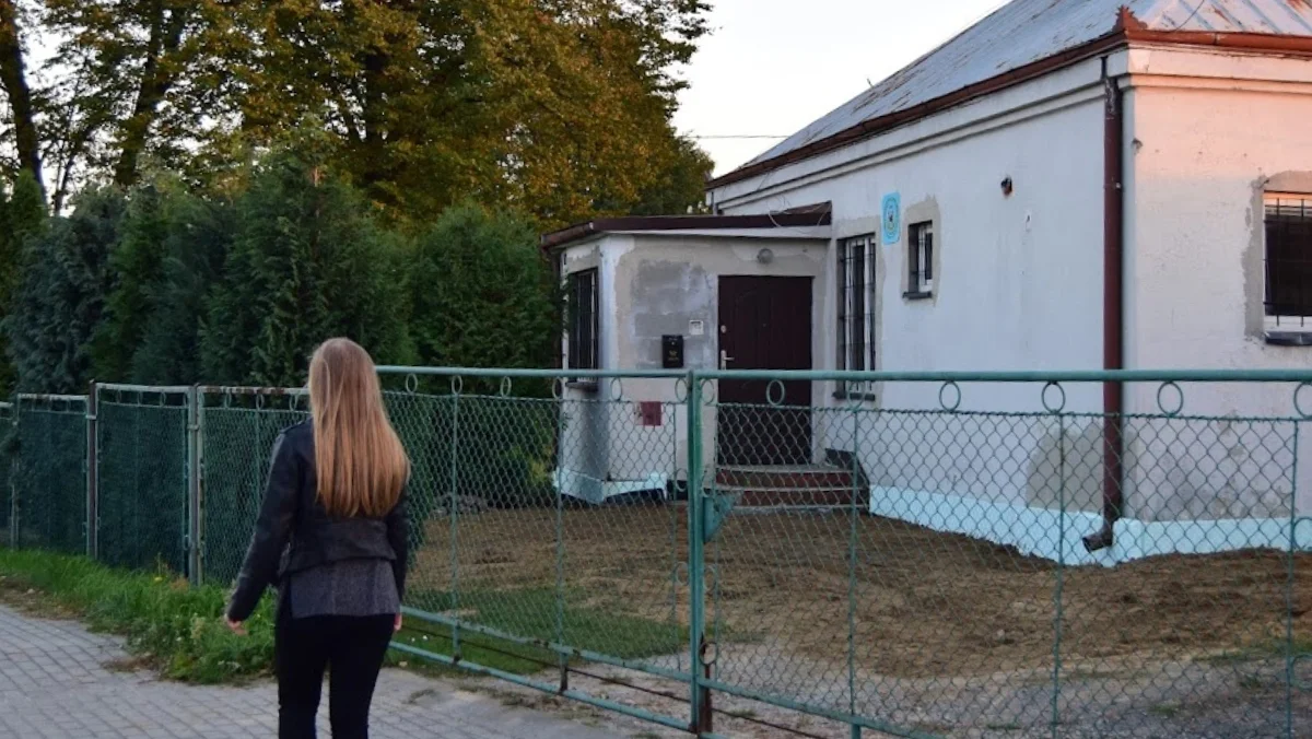 Były posterunek policji w Dzikowcu zyska nowe ogrodzenie, a droga w Mechowcu przejdzie remont - Zdjęcie główne