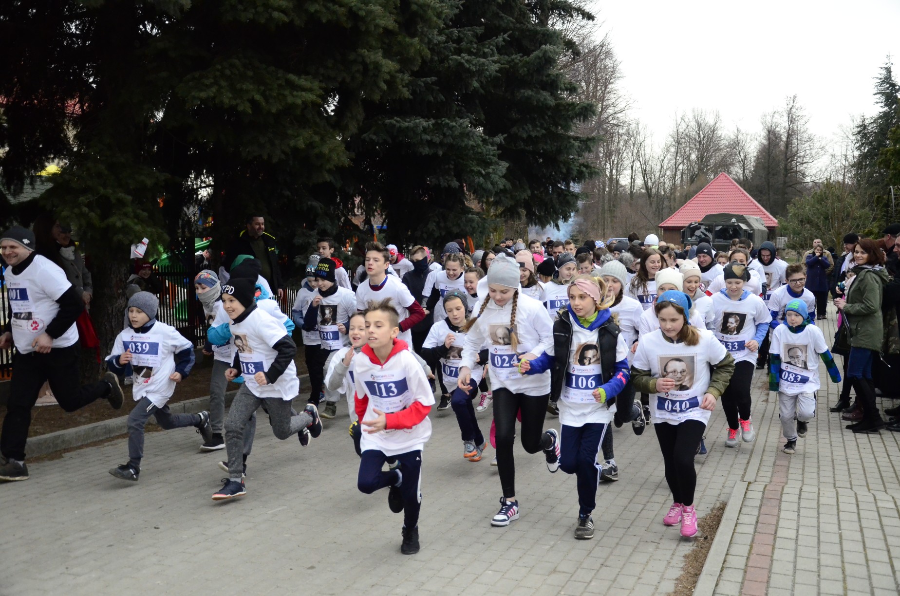 150 osób wystartowało w Biegu Pamięci Żołnierzy Wyklętych Tropem Wilczym w Raniżowie [ZDJĘCIA] - Zdjęcie główne