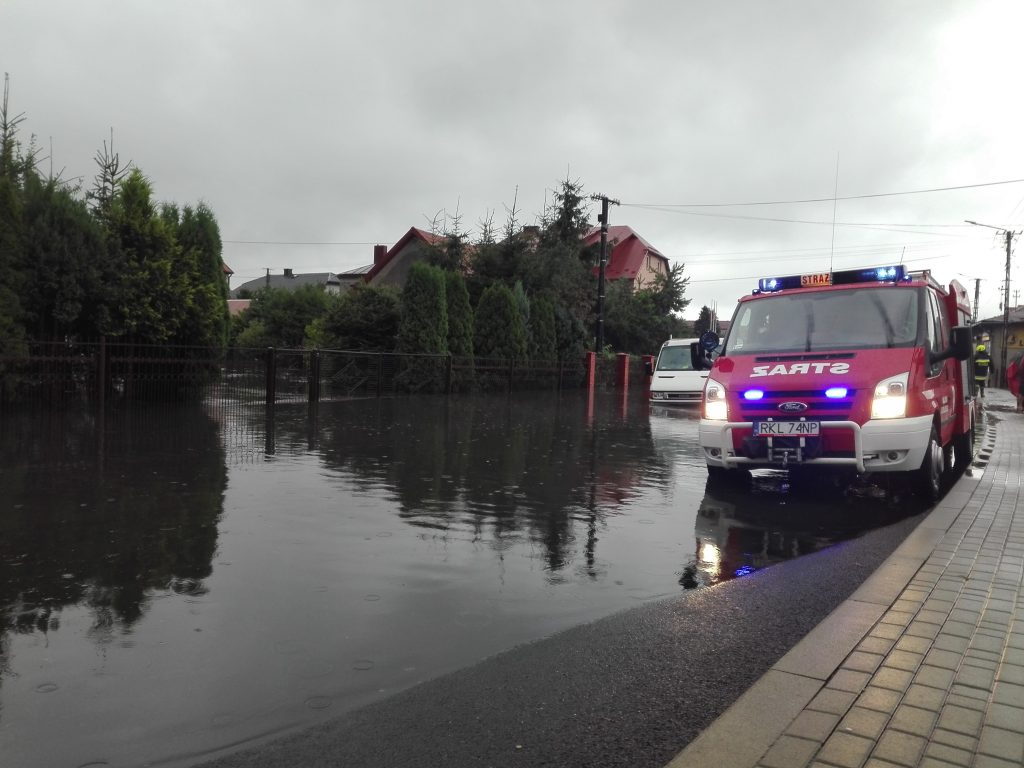 Mieszkańcy Majdanu Królewskiego zmierzają się z problemem podtopień od wielu lat.