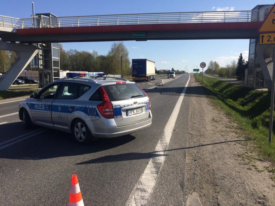 Z PODKARPACIA. Rowerzysta wpadł pod ciężarówkę. Zginął na miejscu [FOTO] - Zdjęcie główne