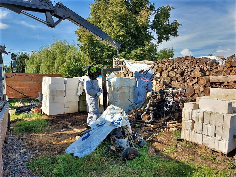 Zagrażały życiu i zdrowiu. Na pomoc ruszyli strażacy z Kupna [ZDJĘCIA] - Zdjęcie główne