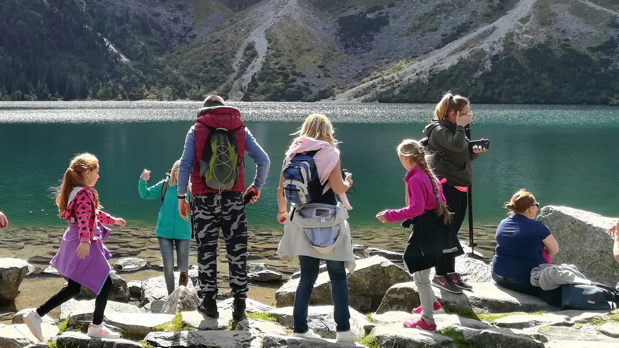 Jak w wakacje zadbać o relacje z dziećmi? Nauczmy się ich słuchać - Zdjęcie główne