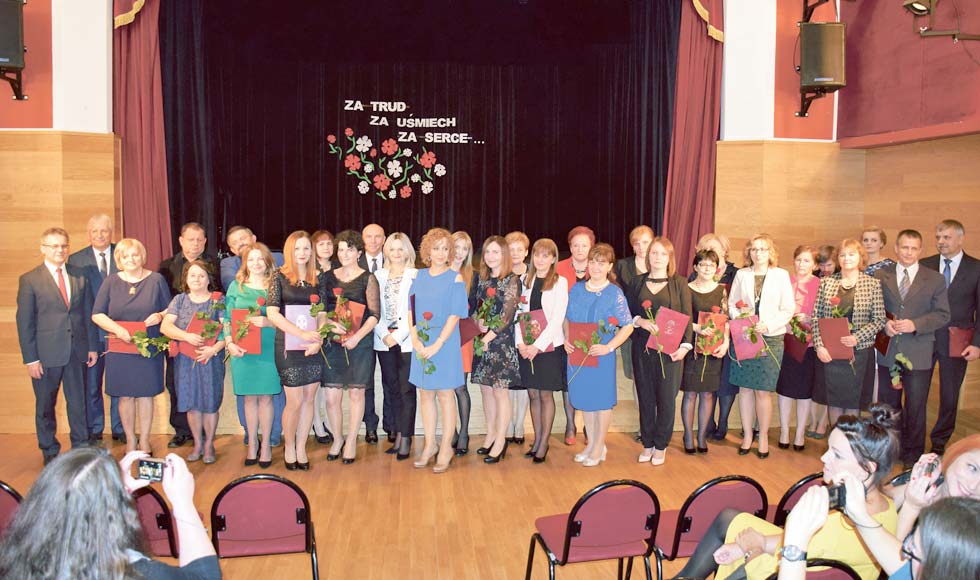 Nauczyciele z gminy Kolbuszowa zostali nagrodzeni przez burmistrza  - Zdjęcie główne