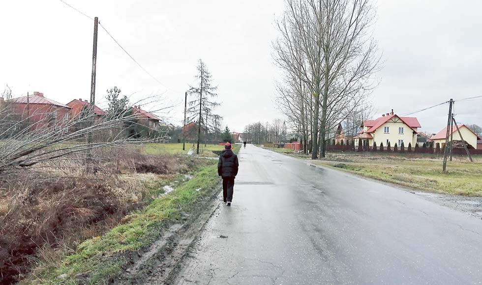 Mieszkańcy Woli Raniżowskiej walczą o budowę dwóch chodników za ponad 800 tys. zł - Zdjęcie główne