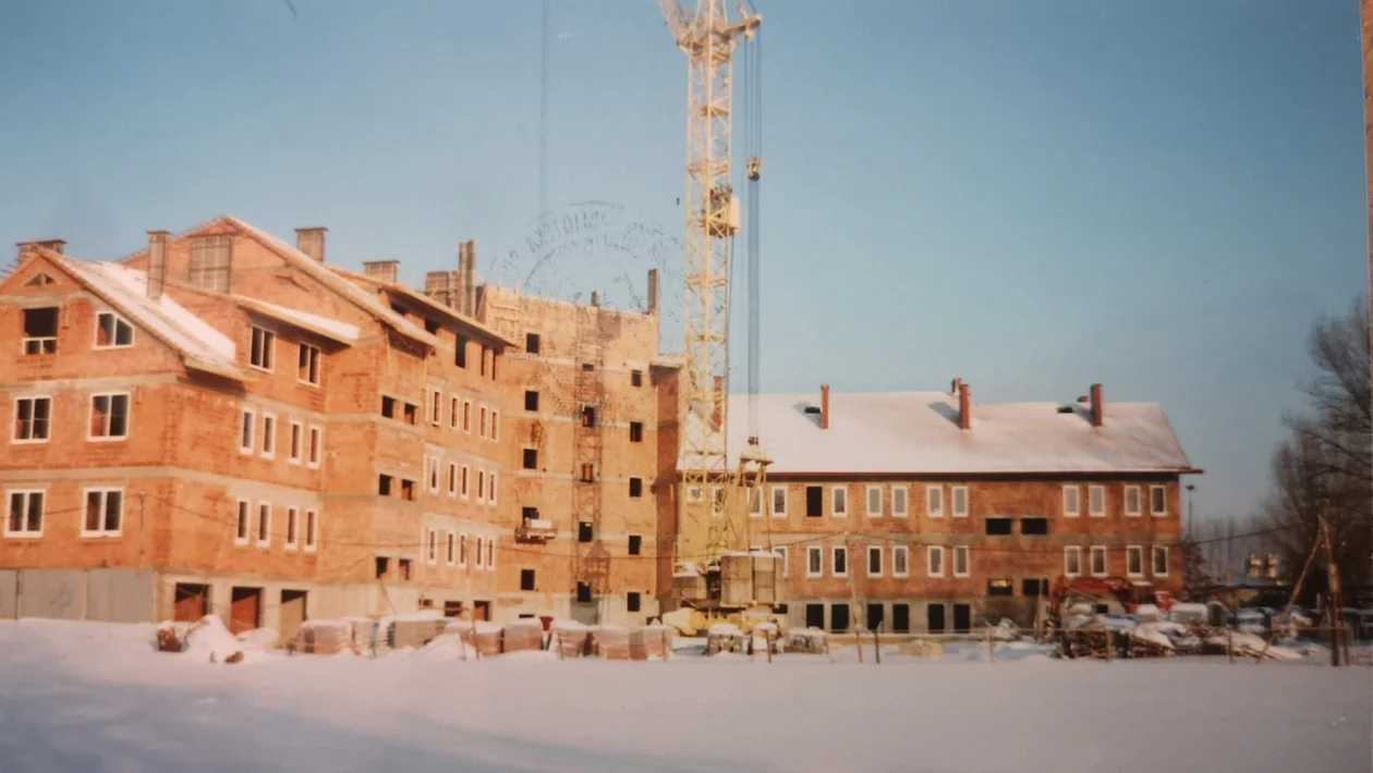 Kolbuszowa 20 lat temu. Budowa starostwa powiatowego przy ul. 11 Listopada [ZDJĘCIA] - Zdjęcie główne