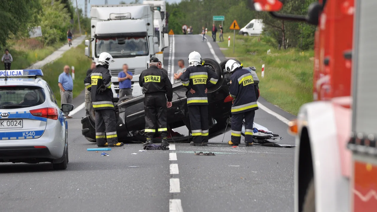 Wypadek między Cmolasem a Hadykówką. Droga krajowa nr 9 zablokowana [Mapa - ZDJĘCIA - AKTUALIZACJA] - Zdjęcie główne