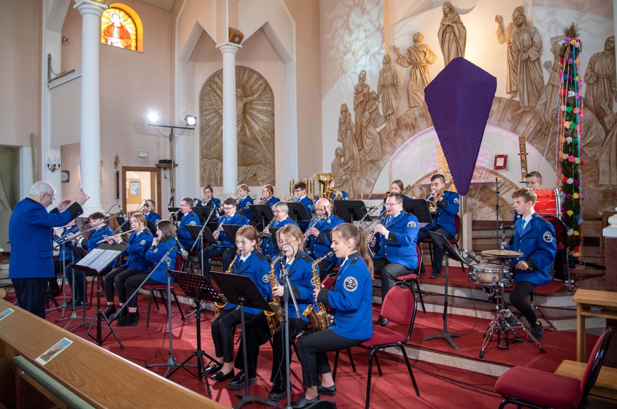 Koncert pasyjny w Zarębkach. Orkiestra MDK Kolbuszowa